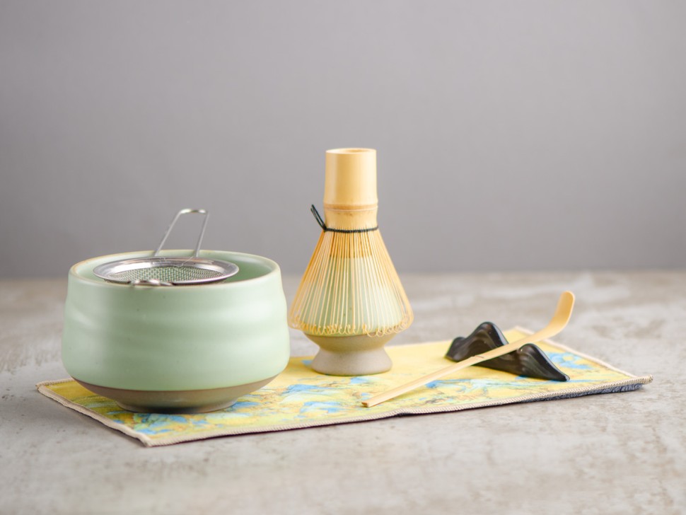 Набор посуды для маття #49, 550 мл., тяван керамика, глазурь, часен, тясаку, подставка для часена, полотенце, ситечко, подставка для тясаку.