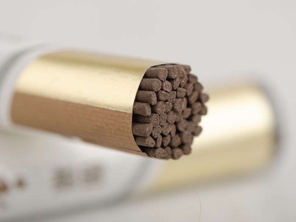Японское благовоние Tokusen Kyara incense roll, агаровое дерево (Киара), 50 штук, 14 см.