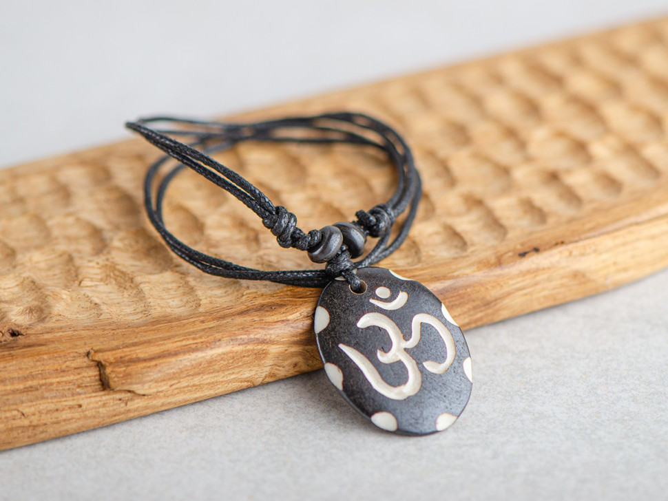 Амулет "ОМ" #127, кость