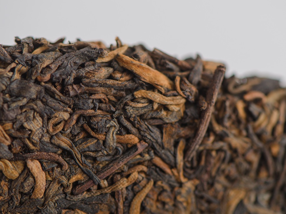 Шу Пуэр "Мэнхай Цзи Шэн, органик", Мэнхай, 2013г., 357г.