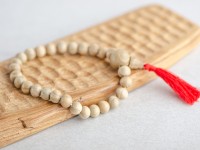 Четки #132, из дерева мореный Ясень, 27 бусин, 8 мм. Четки #132, из дерева мореный Ясень, 27 бусин, 8 мм.