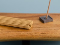 Японское благовоние KAY Sandalwood (Сандаловое Дерево), 40 штук, подставка