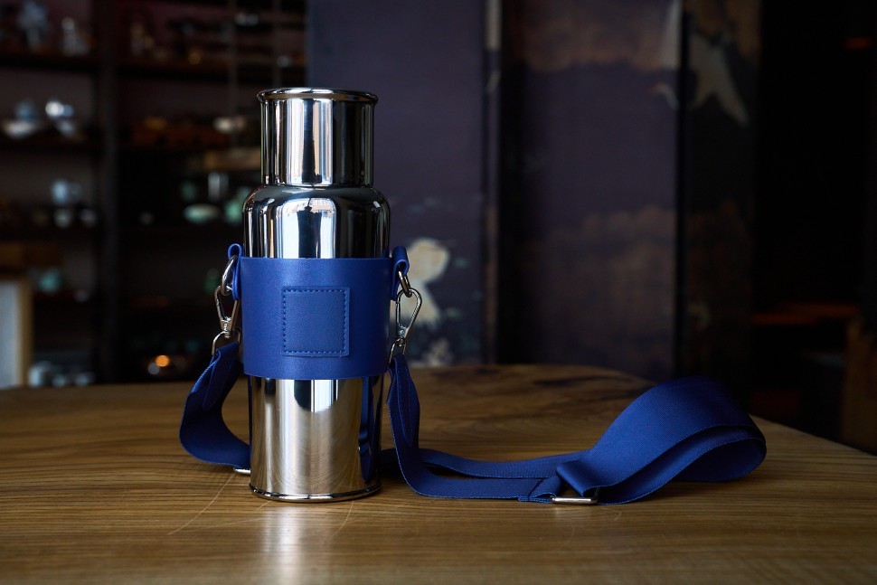 Термос с ремнем и термометром #85, 600 мл.