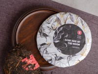 Шу пуэр "Темная Сторона Луны", Мэнхай, Чайная Почта, пресс 2025г., 200г.