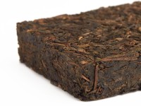 Шэн пуэр "Три Красных Знамени" (Иу Сань Мянь Хун Ци), 250 г., 2002г. Шэн пуэр "Три Красных Знамени" (Иу Сань Мянь Хун Ци), 250 г., 2002г.