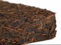 Шэн пуэр "Три Красных Знамени" (Иу Сань Мянь Хун Ци), 250 г., 2002г. Шэн пуэр "Три Красных Знамени" (Иу Сань Мянь Хун Ци), 250 г., 2002г.