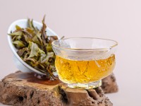 Белый чай "Юньнань Гао Шань Е Шэн Бай Ча", 100 летние деревья