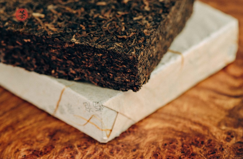 Шу пуэр "Гун Тин в кирпиче"  (Пуэр из Почечного Сырья), Юн Чжень (Линцан), 250 г., 2024г.