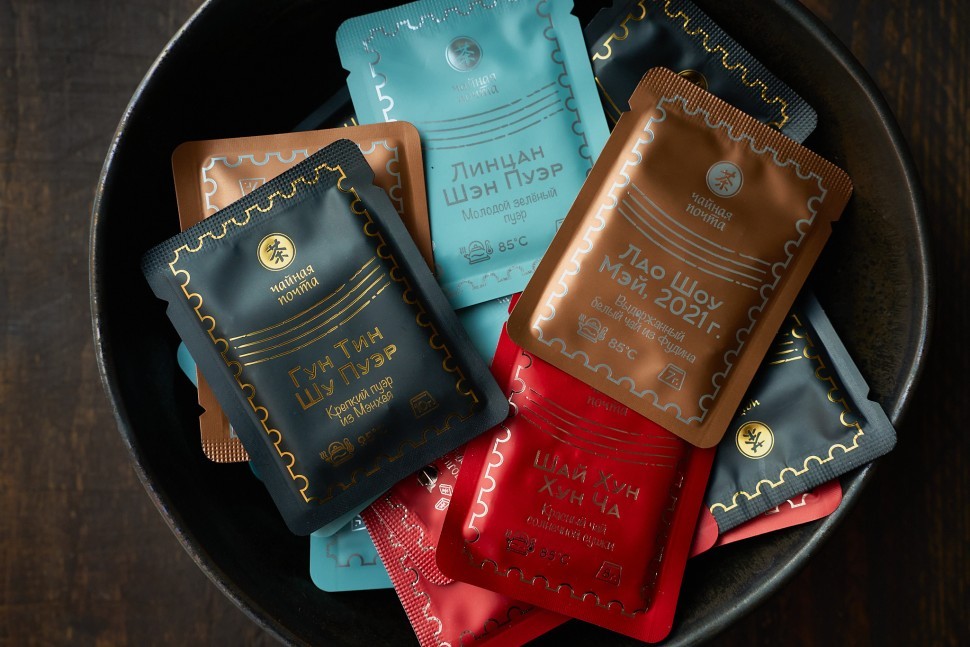 Гун Тин Шу Пуэр в плитке из Мэнхая, серия "Чайные Марки", Чайная Почта, 10 г., 2025 г.