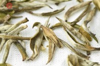 Цзюнь Шань Инь Чжень Сяо Я "ААА" (Серебряные Иглы с Горы Бессмертных), 2025г. 
